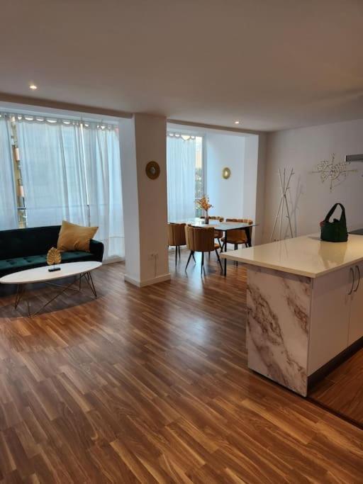Stylishly Apartament Ginachero 2 Malaga Exterior photo